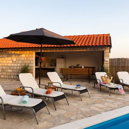 Villa Source With Private Pool Pridvorje Luaran gambar