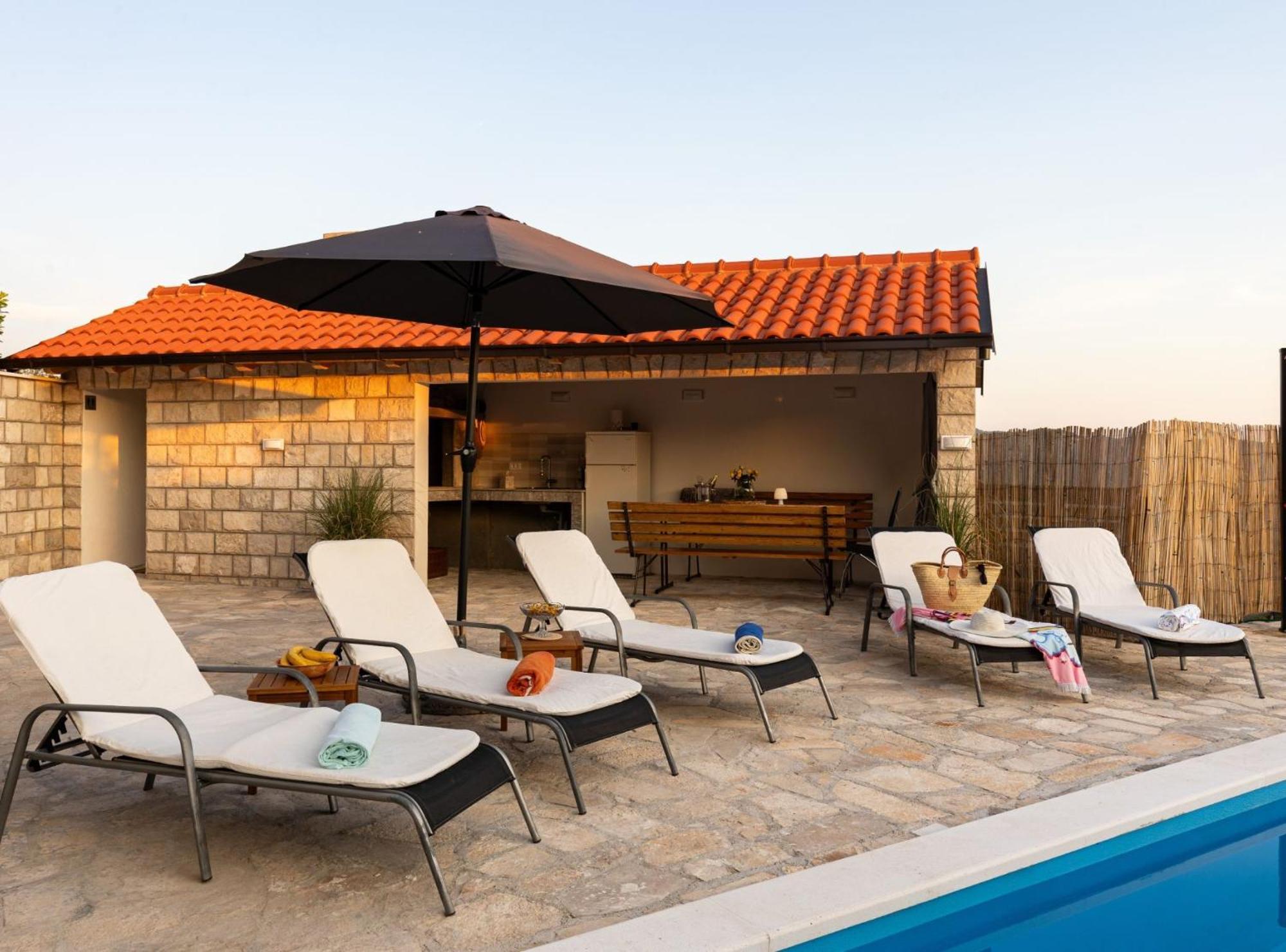 Villa Source With Private Pool Pridvorje Luaran gambar