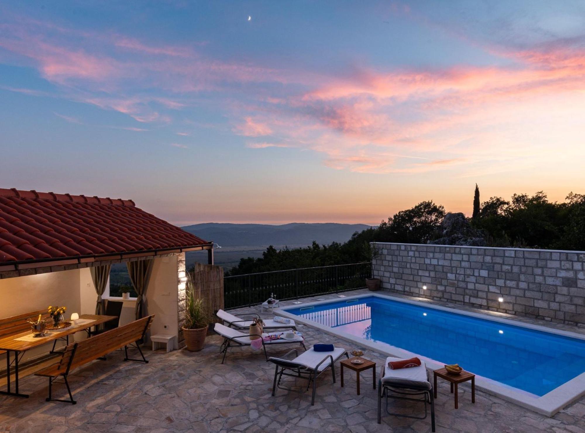 Villa Source With Private Pool Pridvorje Luaran gambar