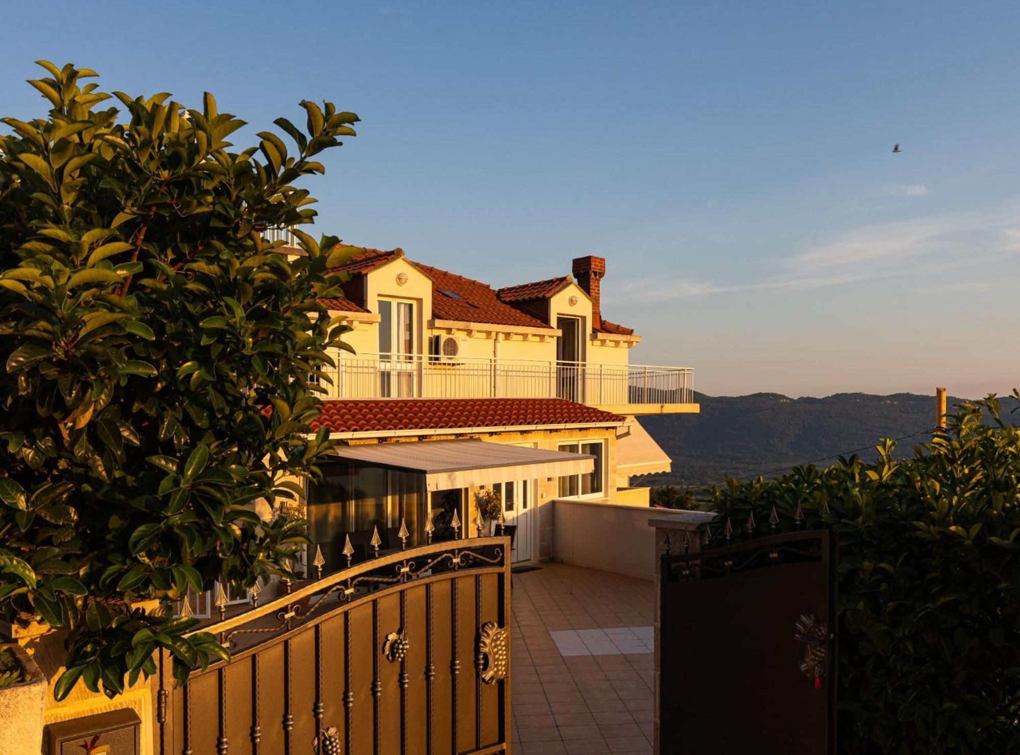 Villa Source With Private Pool Pridvorje Luaran gambar